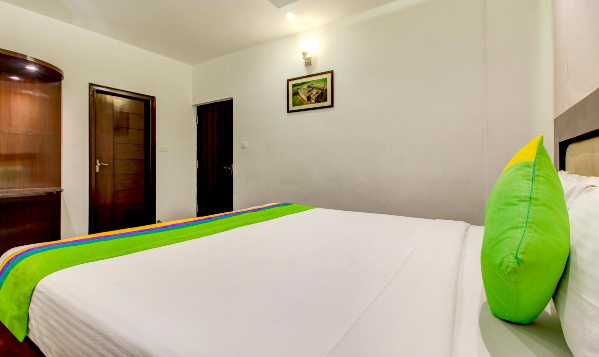 Treebo The Sai Leela Suites R T Nagar Bangalore Exterior foto